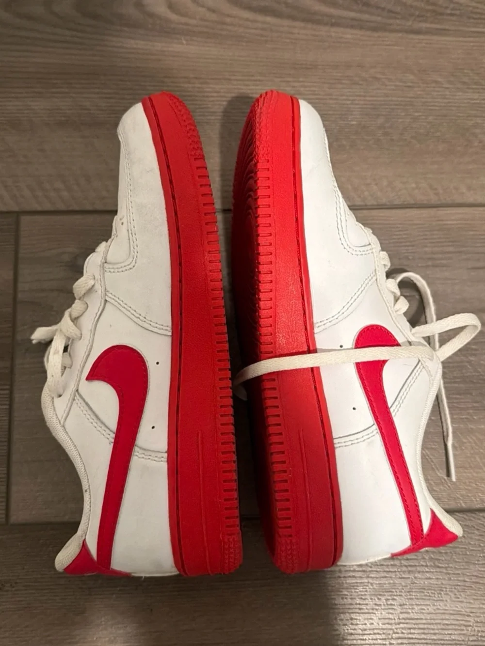 Nike Kids White & Red Low-Top Sneakers